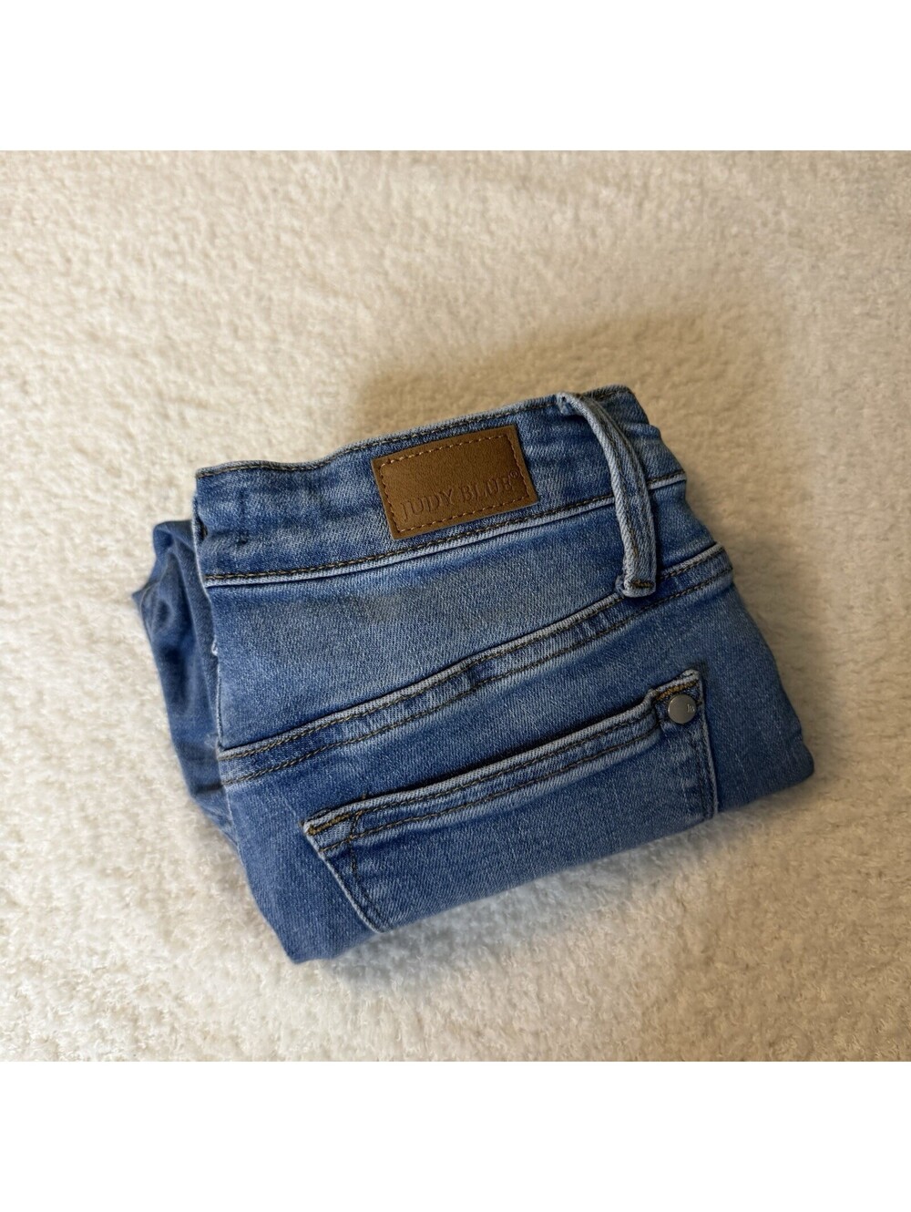 Judy Blue Women’s 3/26 Skinny Fit Denim Bermuda Shorts Raw Hem Stretch